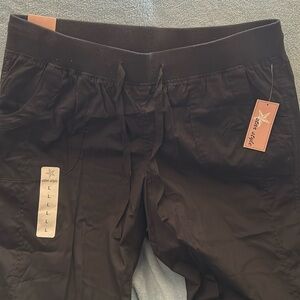 Woman’s Black Large Star Style Pants NWT